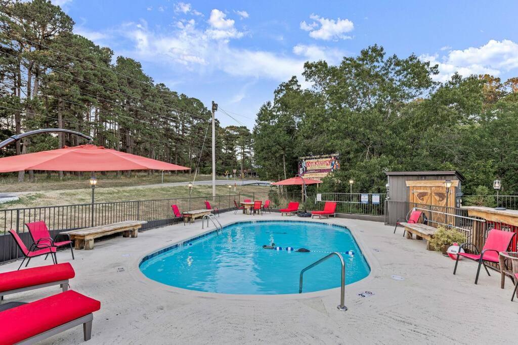 Stonegate Lodge King Bed, Wifi, 50In Roku Tv, Salt Water Pool Room #108 Eureka Springs Exteriör bild