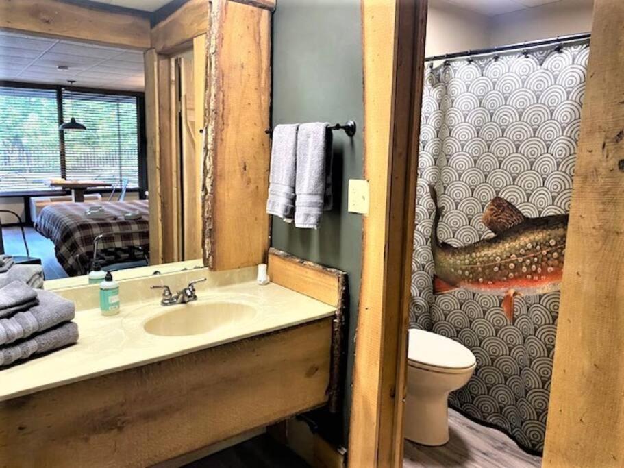 Stonegate Lodge King Bed, Wifi, 50In Roku Tv, Salt Water Pool Room #108 Eureka Springs Exteriör bild