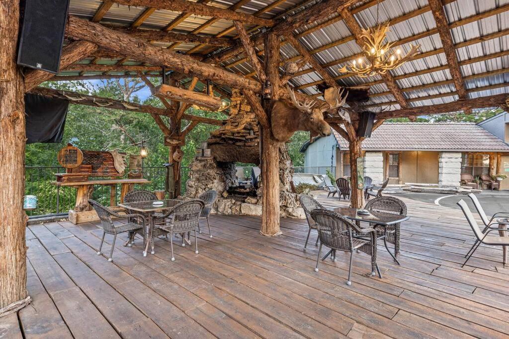Stonegate Lodge King Bed, Wifi, 50In Roku Tv, Salt Water Pool Room #108 Eureka Springs Exteriör bild